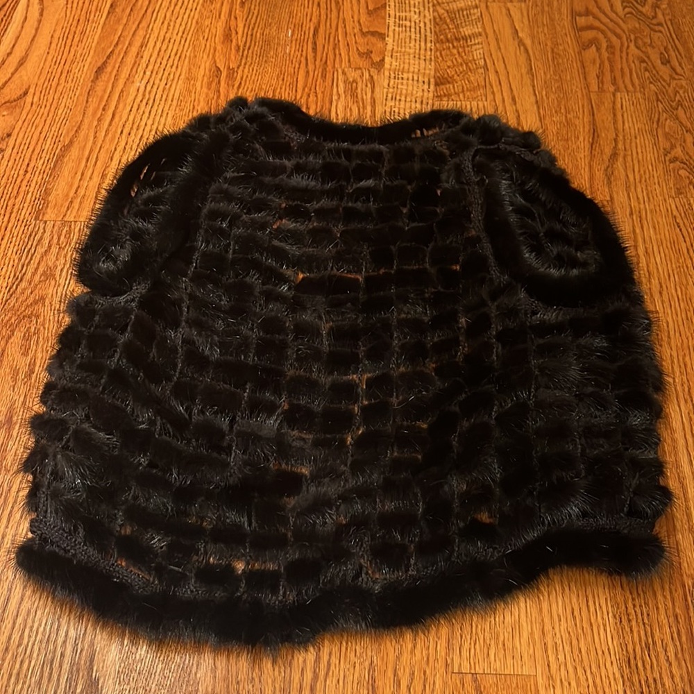 Woman’s Black Fur Vest Size S - Picture 3 of 4